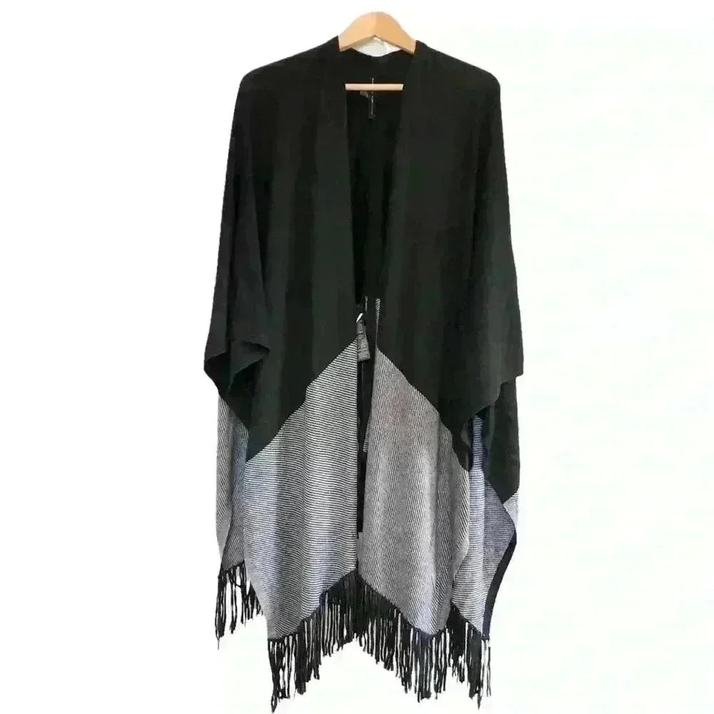 🌈 6/$60, White House Black Market Fringe, Black/White Shawl/Poncho, Size M/L